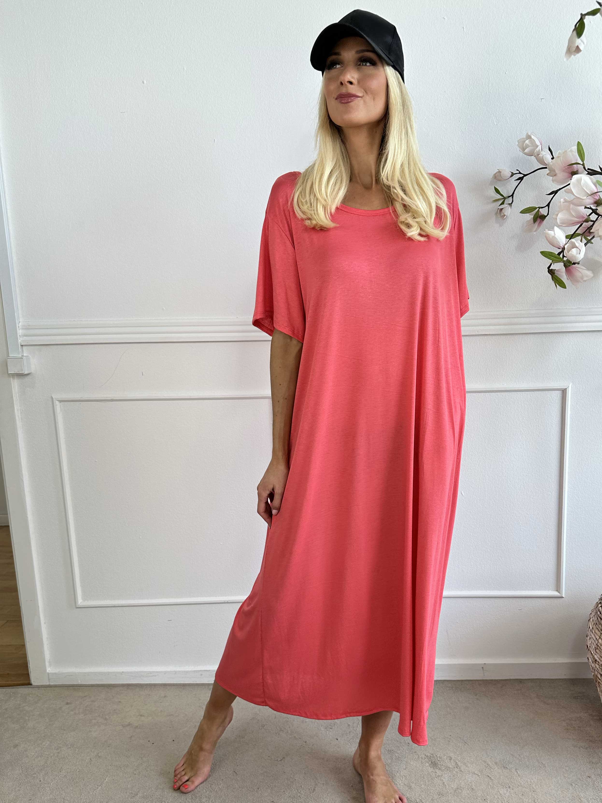 Abbie - Lång t-shirtklänning i viskos som andas